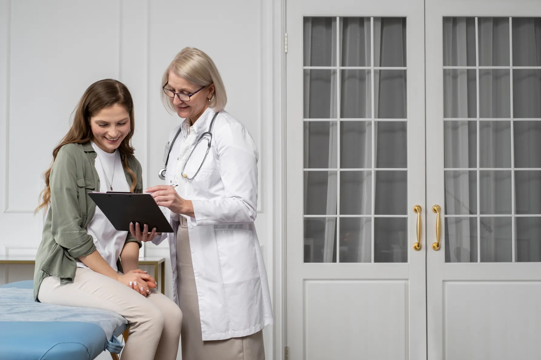 medium-shot-smiley-doctor-patient-chatting.webp