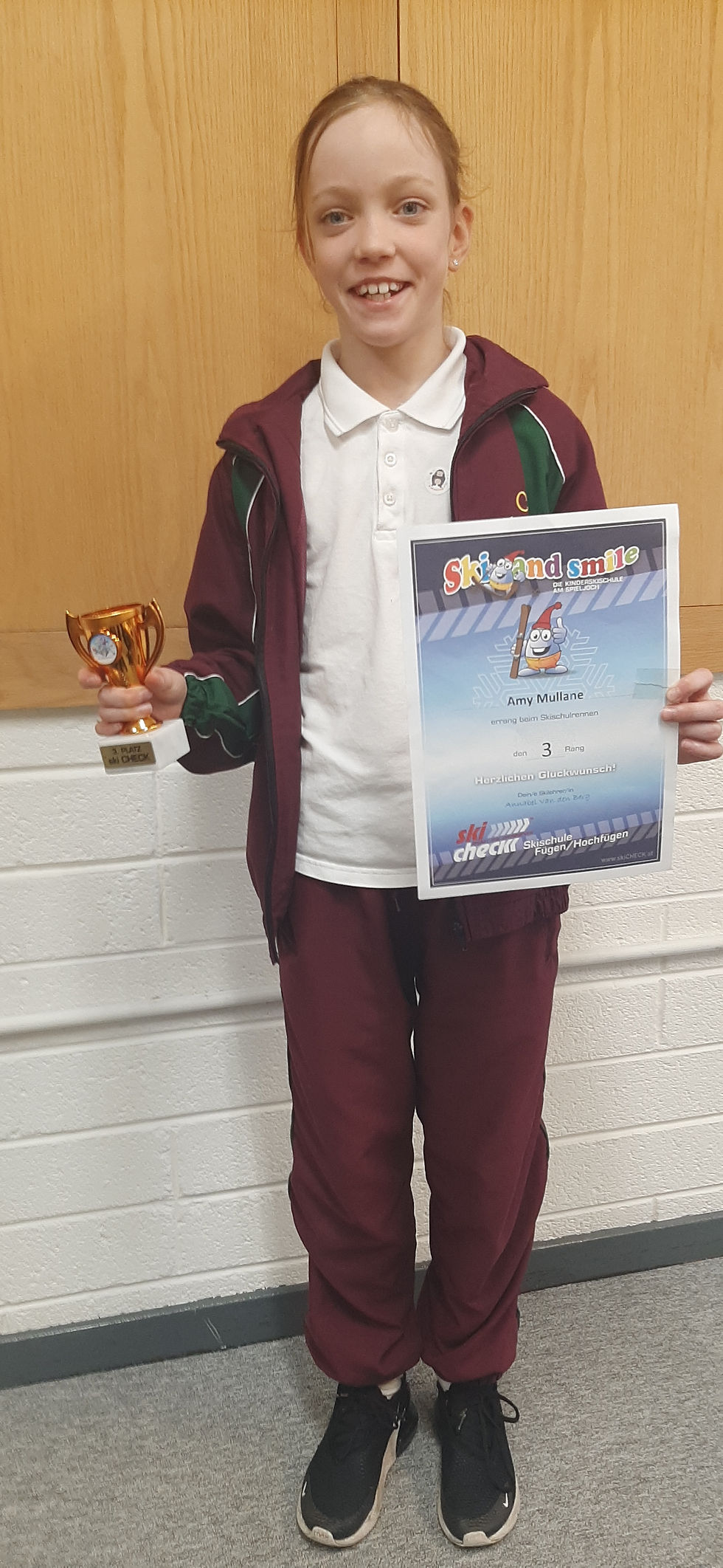 Congratulations to Amy in 3rd Class who came 3rd in a Skiing Competition in Austria! Well done Amy!