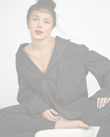 Marion bouche rouge 3_edited.jpg