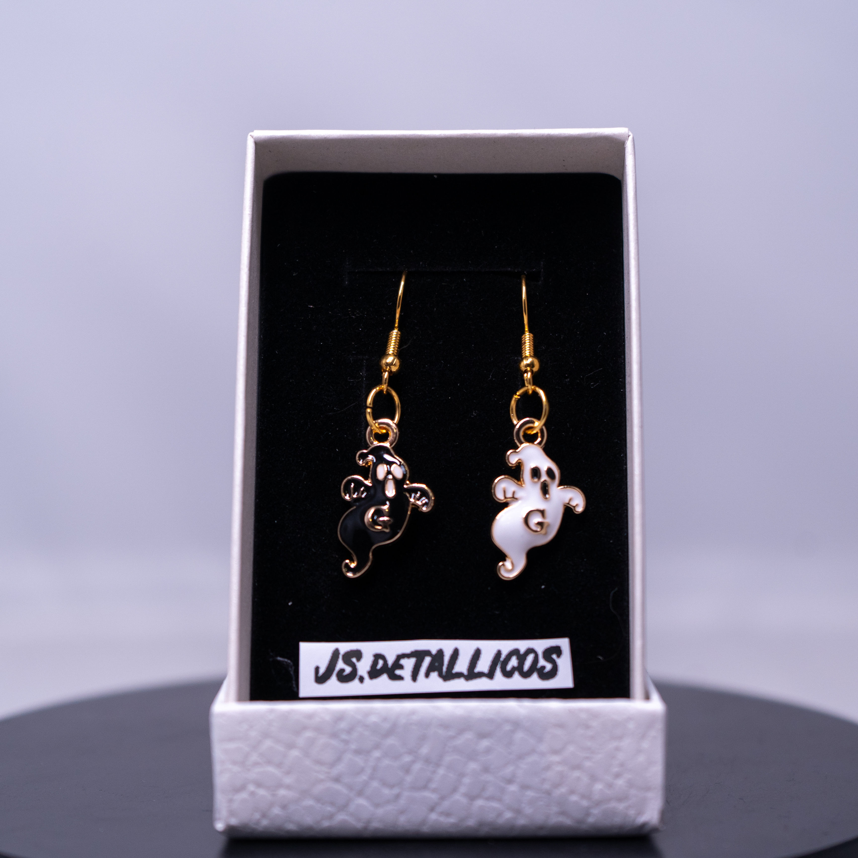 Pendientes Ghostly Duo - Fantasmas en Acero Inoxidable (Blanco y Negro)