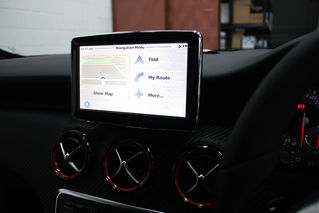 Mercedes Benz - 8" Smart Touch screen