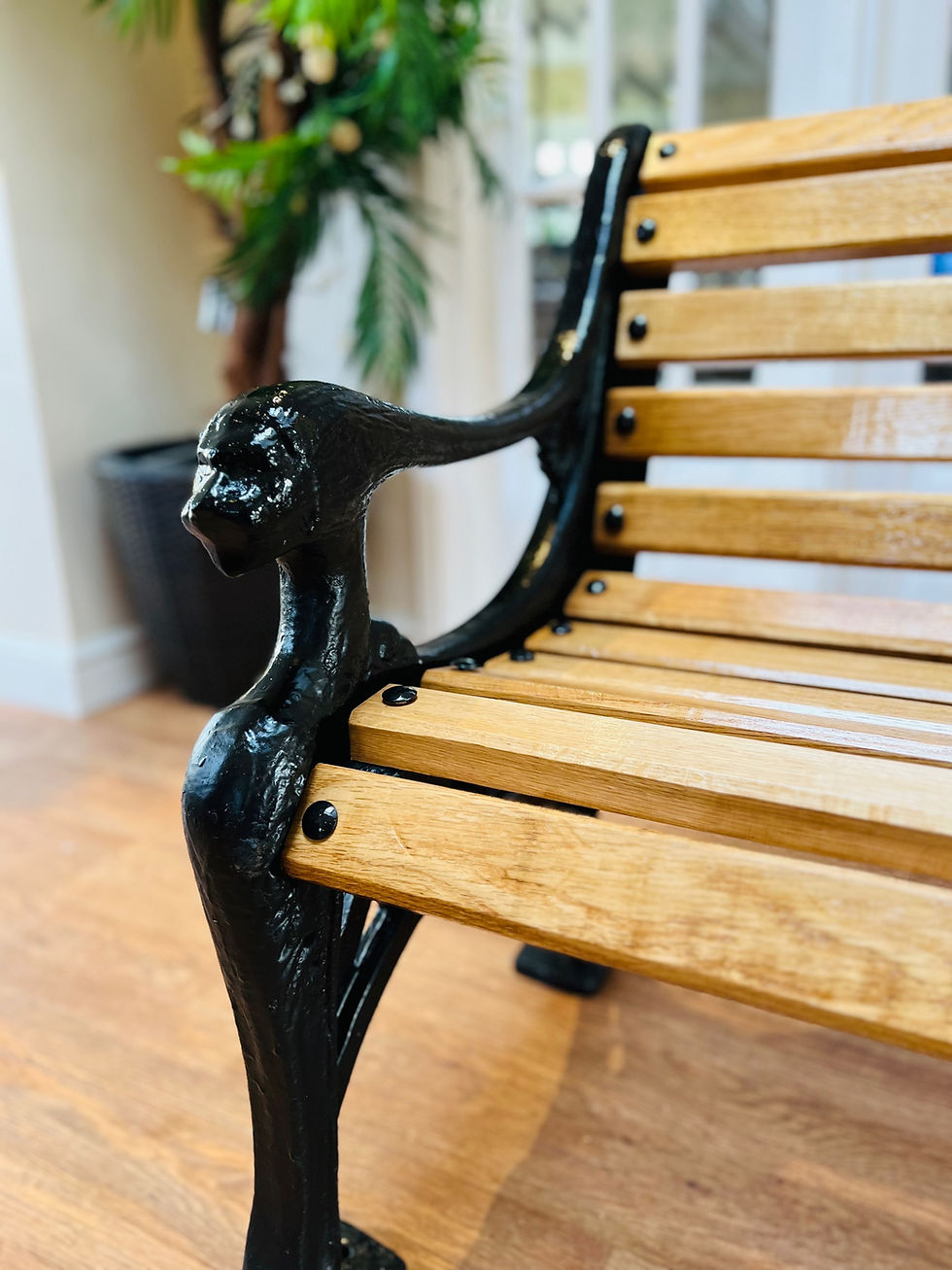 Thumbnail: Lions Head Heavy Park Garden Bench