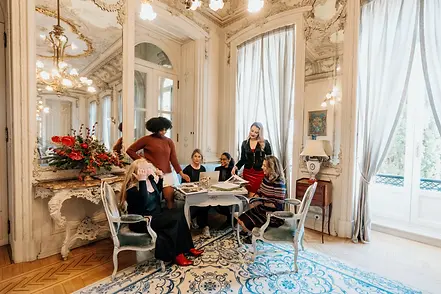 Equipa Ewa Sousa reunida numa sala do Pestana Palace em Lisboa