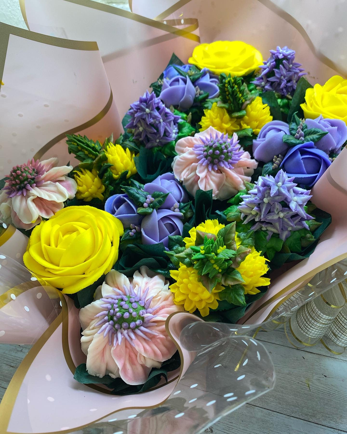 Extra Large 15 cupcakes luxury bouquet