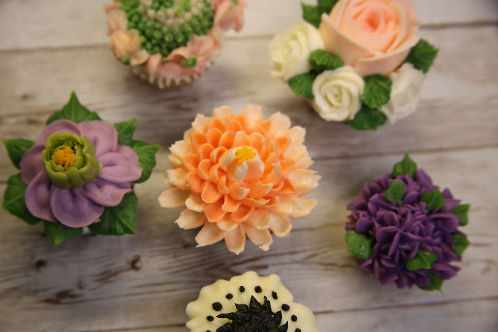 Thumbnail: 2 Floral Mini Cupcakes in a Box - Realistic floral Designs
