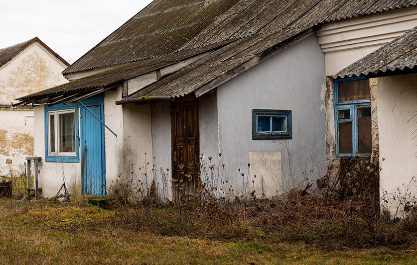 view-deserted-decaying-house-nature.jpg