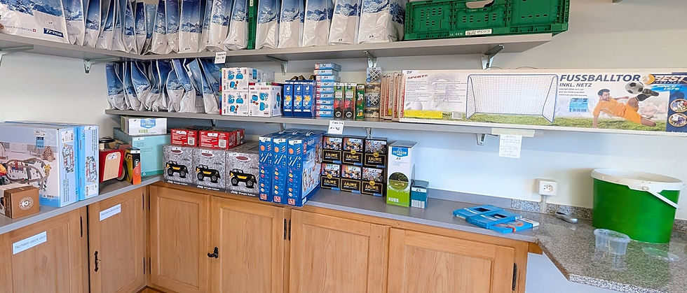 Verteilung von Spenden der LANDI Sursee für von Armut betroffene Kinder in der Region Sursee.