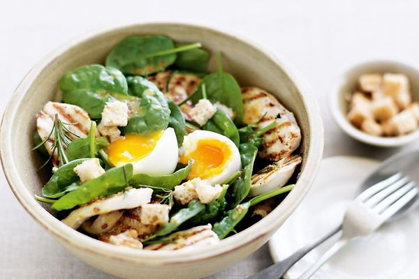 chicken-spinach-and-soft-boiled-egg-sala