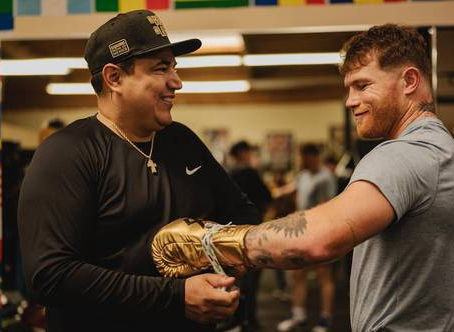 Canelo Álvarez y Eddy Reynoso se llevan la triple corona de la BWAA