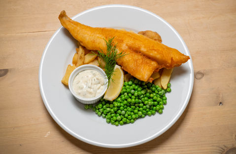 Photograph of fish, chips and peas at the Clarendon Arms. Credit Lorentz Gullachsen, Food Photographer