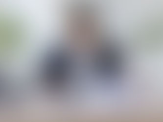 核对财务记录和证明资料(AI生成情景配图)