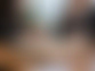 整理企業營運文件及申請紀錄的情境配圖