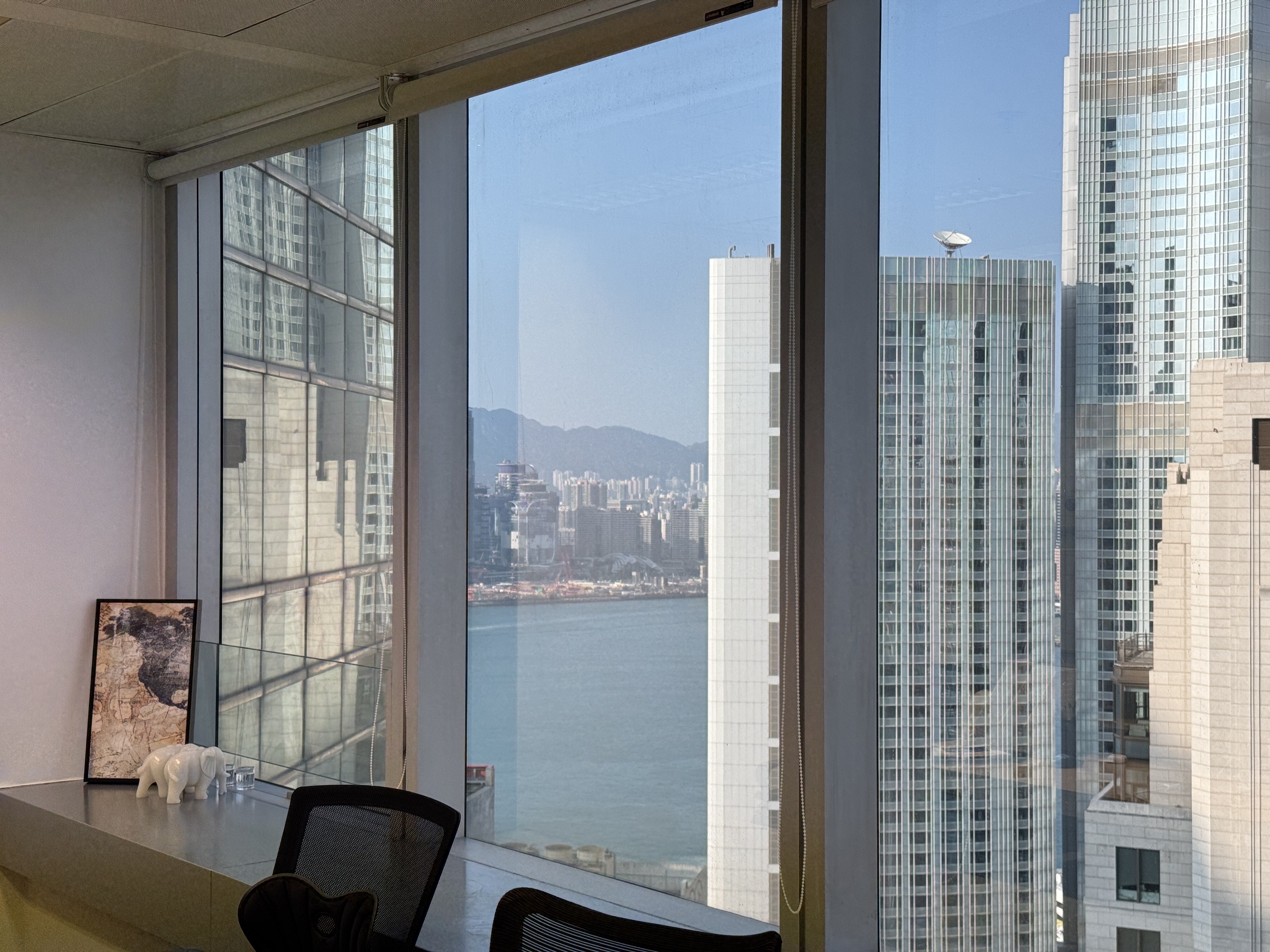 HONG KONG OFFICE · MEETING SPACE