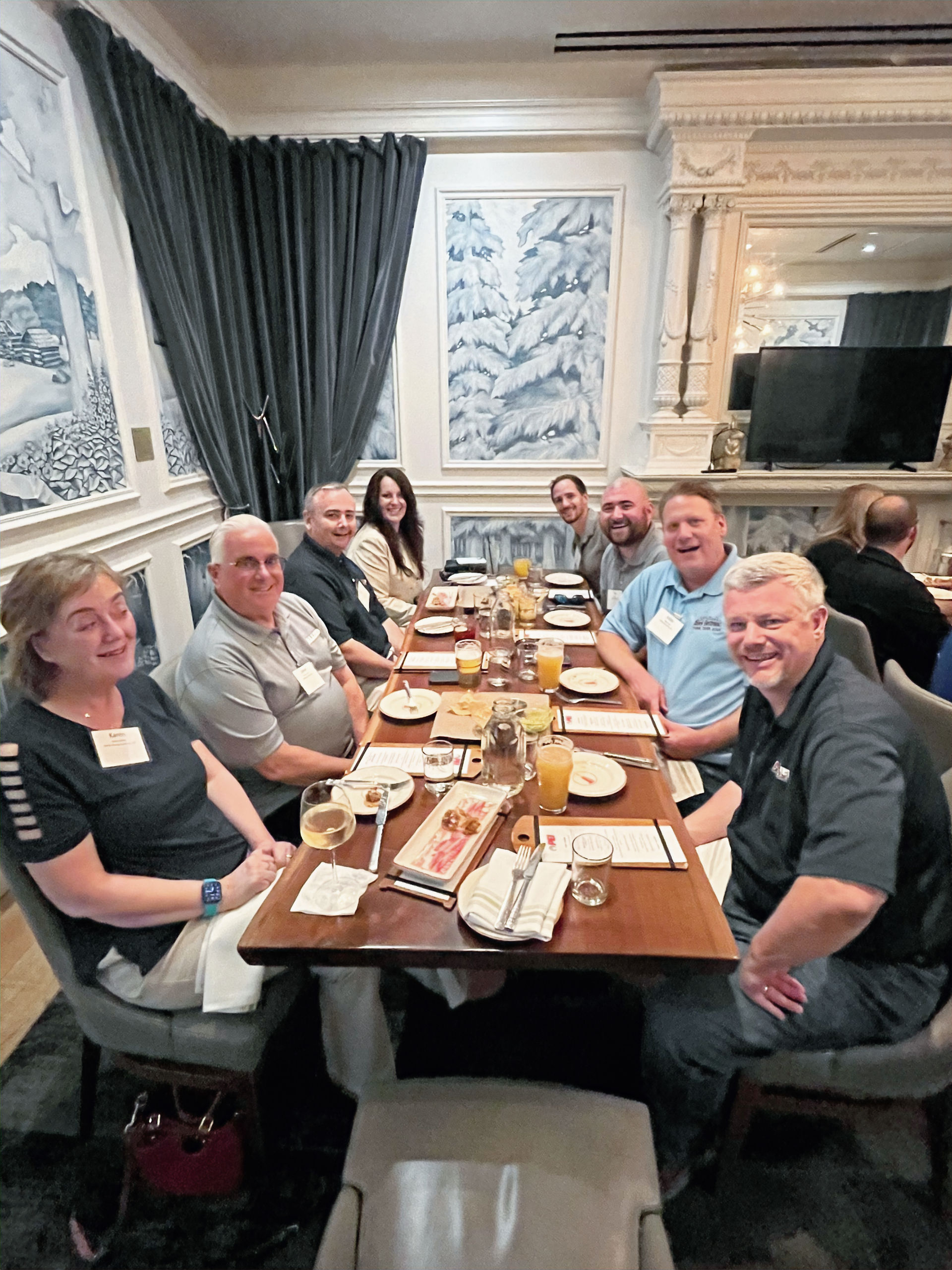 PEI members enjoy food and conversation