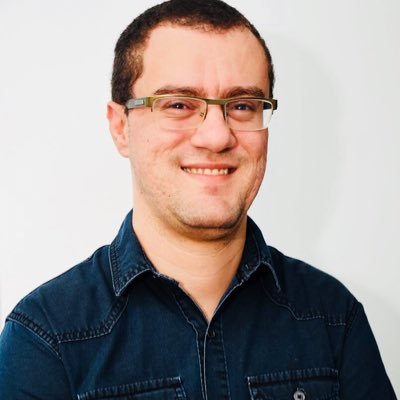 Mestrando em Comunicação no Programa de Pós-Graduação em Comunicação (PPGCOM) da Universidade Federal de Sergipe (UFS) na linha Produtos, Processos e Discursos Midiáticos. Possui graduação em Comunicação Social - Jornalismo pela Universidade Tiradentes (2009). Foi repórter, produtor e editor na TV Aperipê de Sergipe, afiliada da TV Cultura (2007 - 2011). Atuou como repórter esportivo na Rádio Aperipê AM (2007-2010) e na Rádio Liberdade AM, afiliada da Bandeirantes (2011-2012). Trabalha na TV Sergipe, afiliada Rede Globo, desde 2011. Na emissora, coordena o Núcleo de Jornalismo Esportivo e desempenha também as funções de repórter, comentarista e editor-chefe do Globo Esporte Sergipe. Cobriu in loco a Copa do Mundo de 2014 e os Jogos Olímpicos Rio 2016. É poeta cordelista e membro da Academia Sergipana de Literatura de Corde