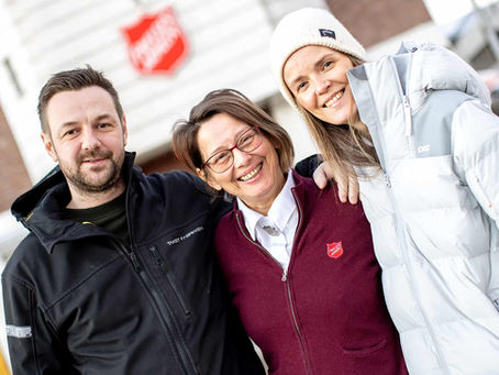 Ga 100.000 kroner fra næringslivet til Frelsesarmeen