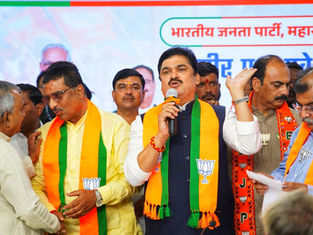 कर्जत-जामखेडमध्ये शरद पवार गटाला मोठा धक्का; दत्तात्रय वारे यांच्यासह शेकडो कार्यकर्त्यांचा भाजपात प्रवेश