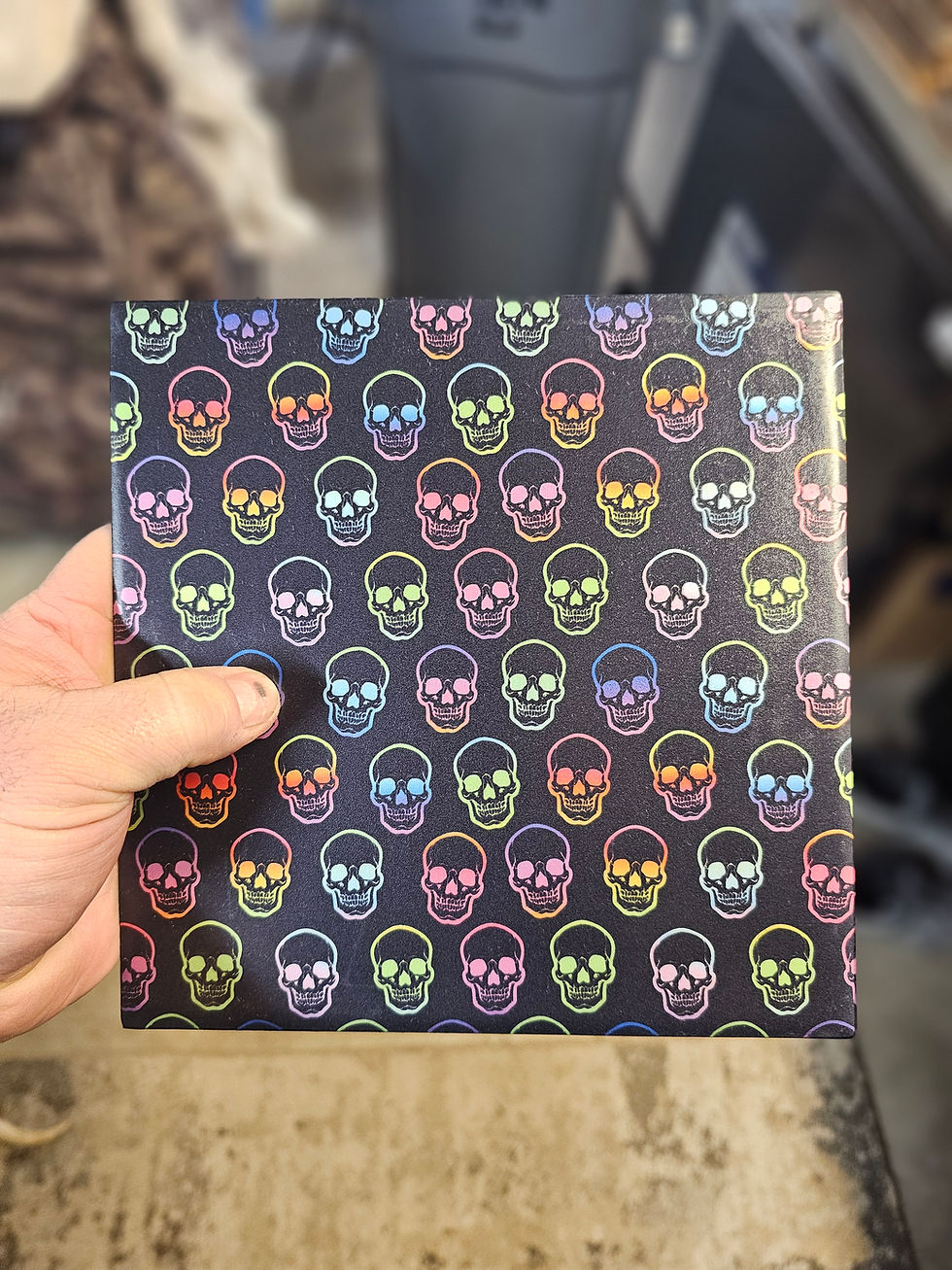 Thumbnail: Shimmer Skulls