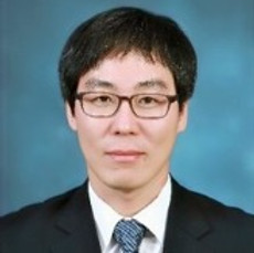 교수님_edited.jpg
