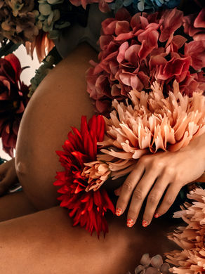 Bold and Unique | Flowers & Art | Maternity Photography