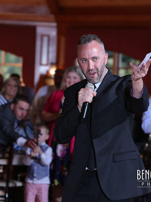 💍 Planning a Micro Wedding? Here’s Why Entertainment Still Matters