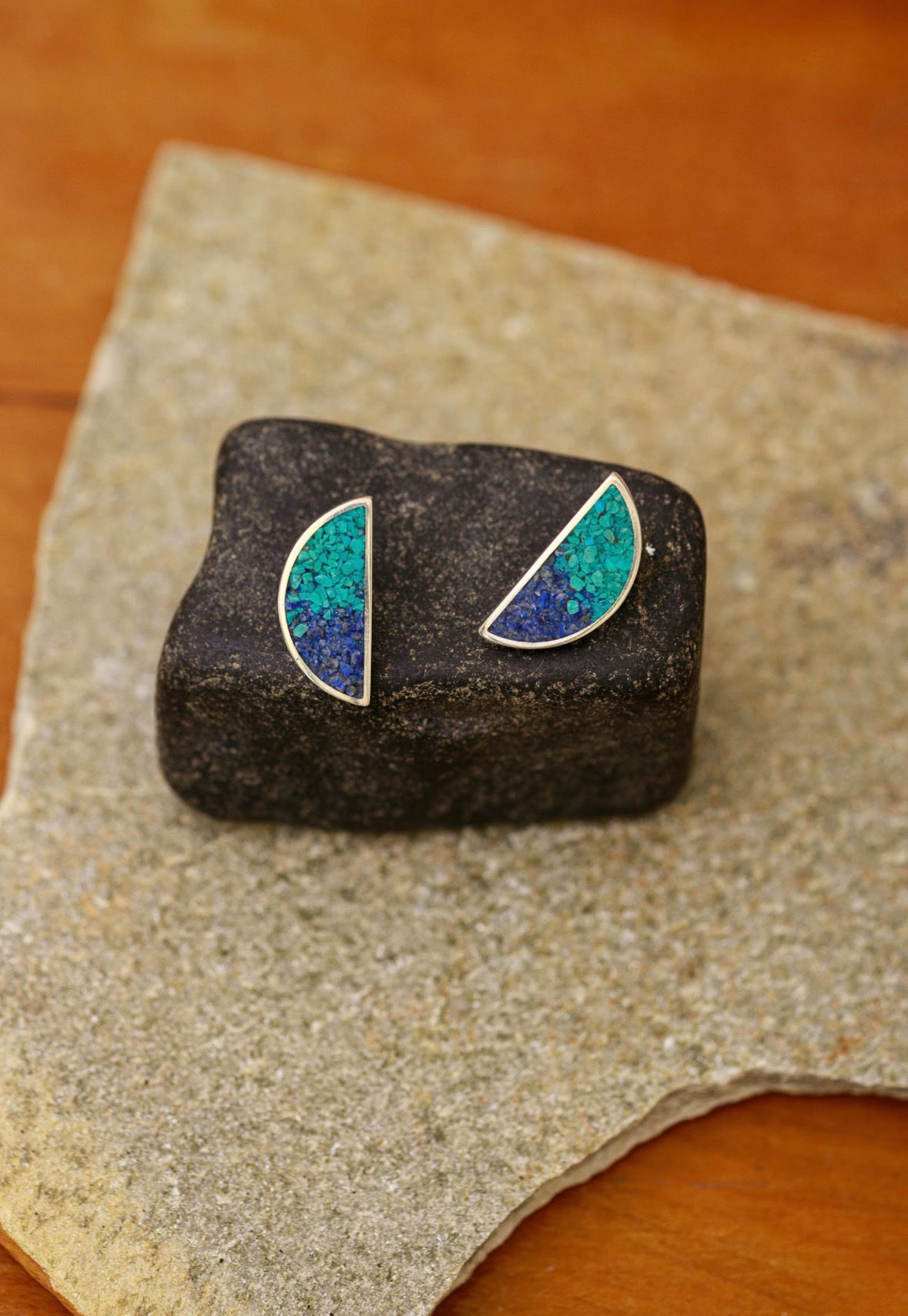 Brinco meia lua mosaico