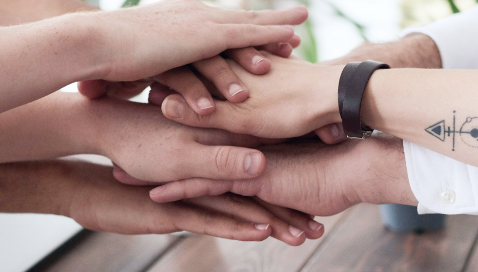 Hands_1x-96fc6830db7e9028af6524fbd129b2b9.png