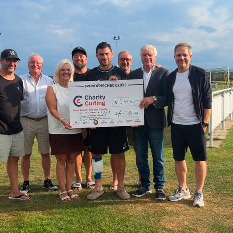 Spendenübergabe über 2.400 Euro mit Kevin Volland beim FC Thalhofen e.V.