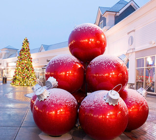08 Large Red Ornaments.jpeg