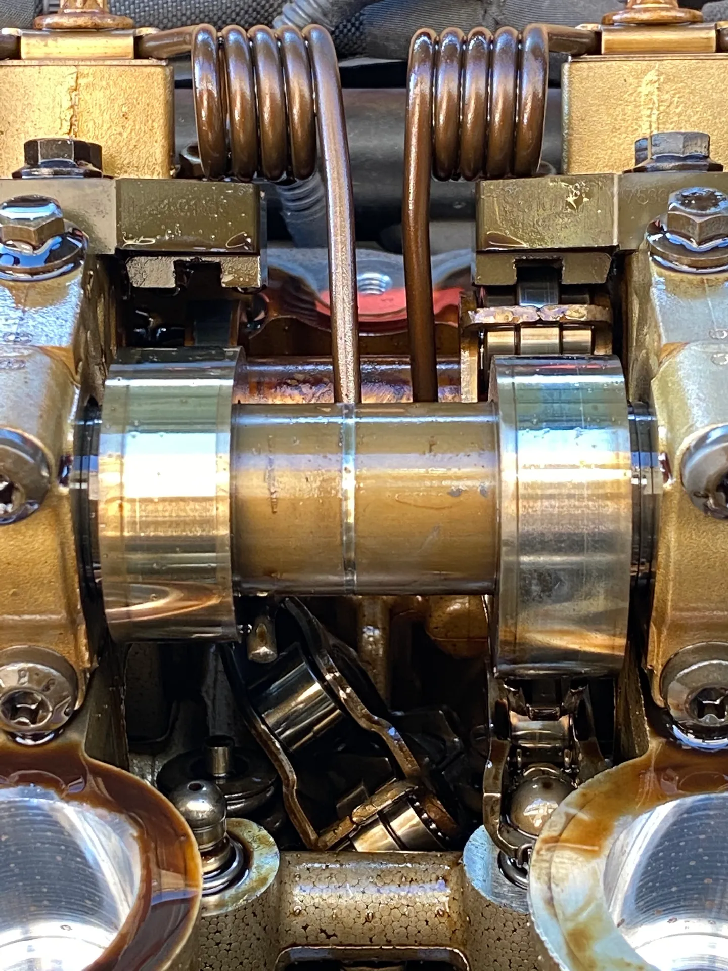 Existing repair-gallery photograph showing internal engine components.