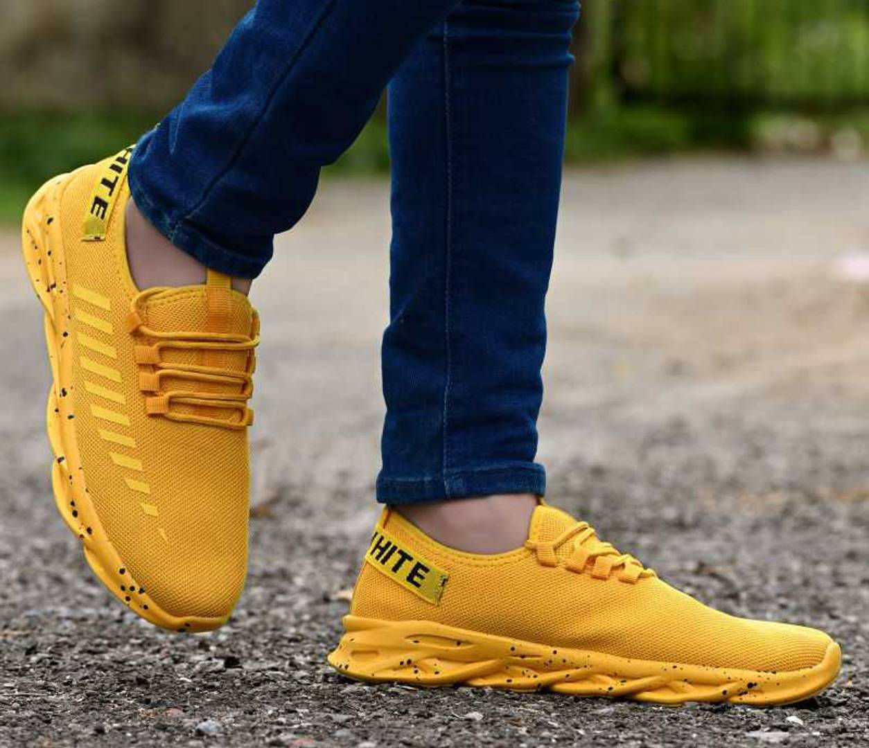 Elegant Yellow Mesh Solid Sports Shoes For Men