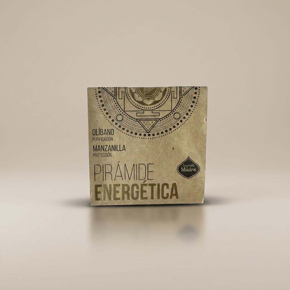 Sagrada Madre Energiepyramiden mit Apfel und Olibanum