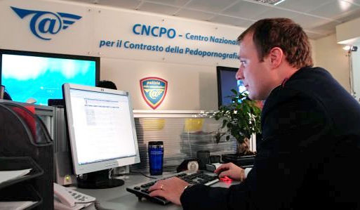 “Je suis trop déterminé…” Parigina la ragazza che minacciava il suicidio su Facebook. Ennesimo caso 