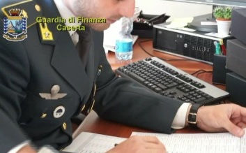 Dirigente sospeso firma appalti al Comune di Caserta. Scatta divieto di dimora