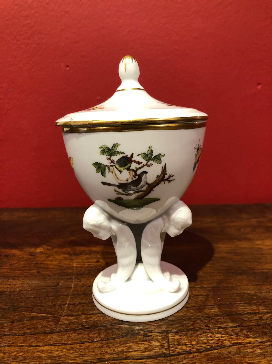 Recipiente con base y tapa