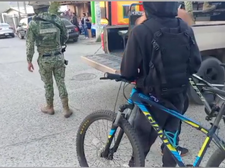 MILITARES REALIZAN REVISIONES A VEHÍCULOS Y PEATONES EN TECATE