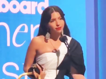 "ESTE AĆO CASI ME ROMPE" ĆNGELA AGUILAR RECIBE PREMIO Y HABLA SOBRE LAS CRĆTICAS QUE HA ENFRENTADO