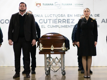 HONRAS FĆNEBRES PARA OFICIAL CAĆDO EN CUMPLIMIENTO DEL DEBER