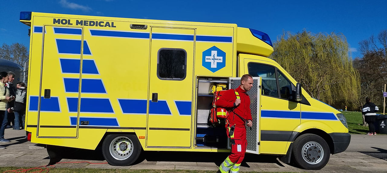 Rettungswagen/ Krankenwagen vom Sanitätsdienst MOL Medical bei Gärten der Welt