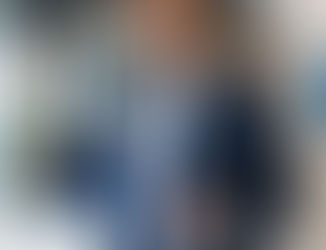 Aujourd’hui, avoir un profil LinkedIn ne suffit plus. La vraie question, c’est : est-ce qu’il donne envie de vous contacter ? Bonne nouvelle : il existe une méthode simple pour auditer et améliorer son profil, grâce à l’IA. Et si vous vous poser la questions de pourquoi utiliser l'IA, je vous dirai simplement que nous ne sommes pas tous des professionnelles de l'orientation et de l'image or c'est là ou l'IA peut nous aider à prendre du recul (ce qu’on a du mal à faire seul), à identifier ce qui bloque vraiment et tout simplement nous permettre de reformuler de manière claire et attractive pour un recruteur potentiel. Et enfin si vous commencez déjà à utiliser l'IA pour analyser votre CV vous trouverez, dans ce tutoriel, des recommandations similaires pour votre profil LinKedIn.