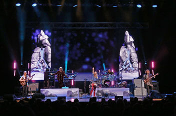 Yes-Live-Tales-photo-by-GottliebBros-hi-res.jpg