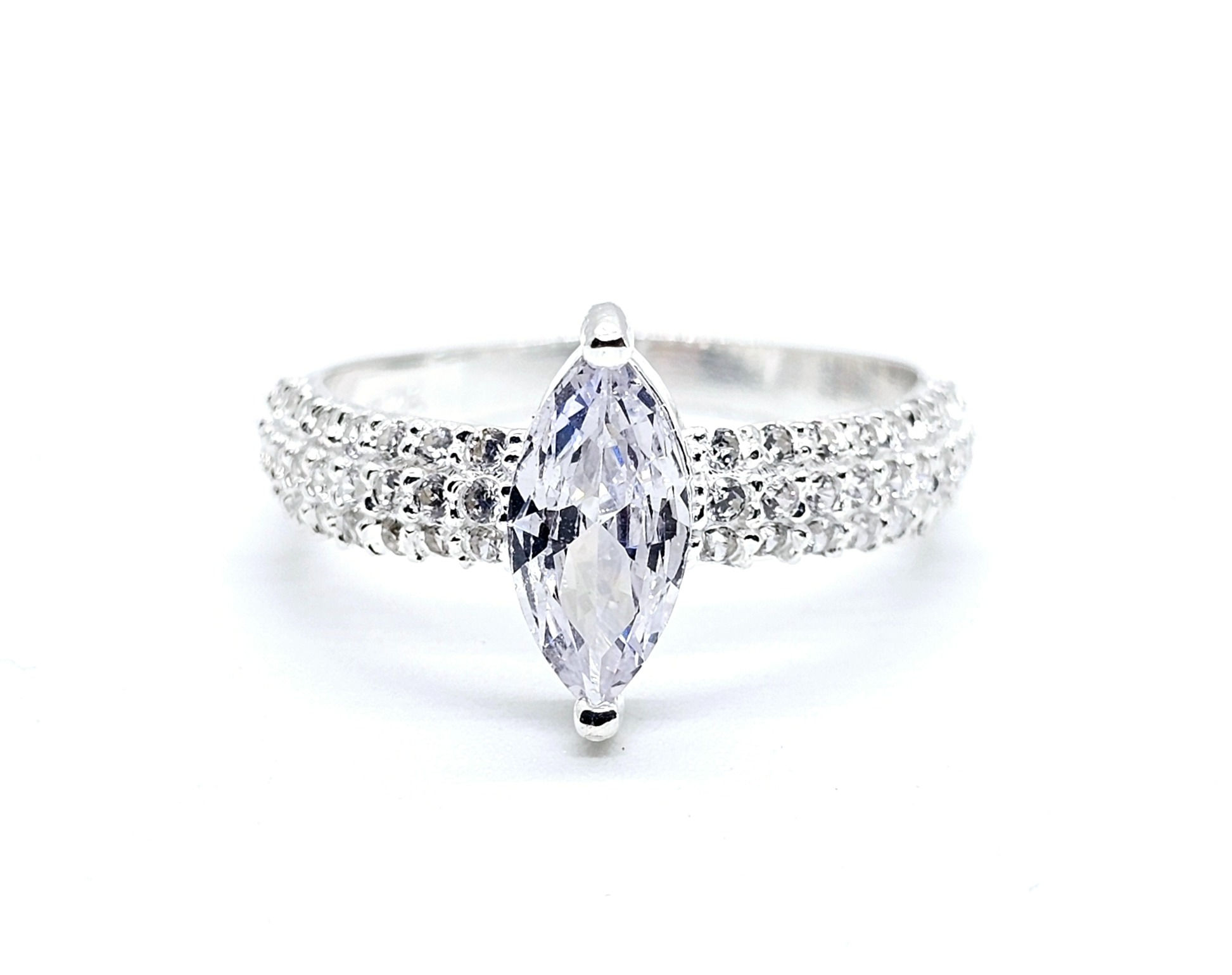 FINE SILVER RING