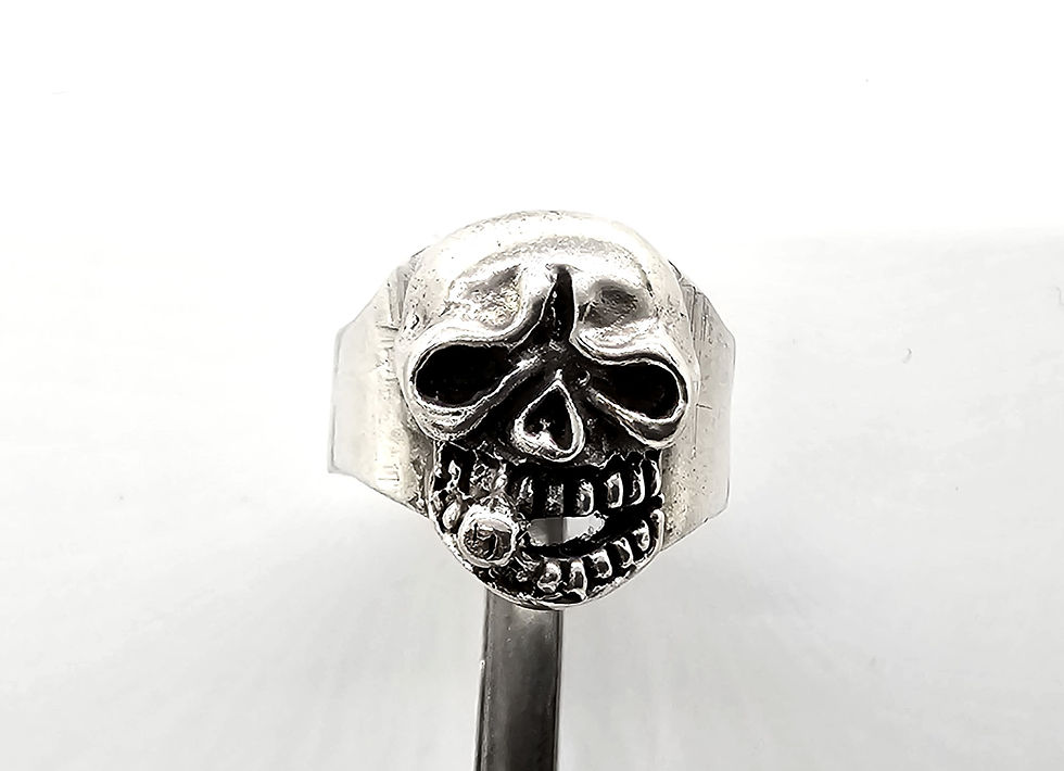 Thumbnail: Skull ring with cigar