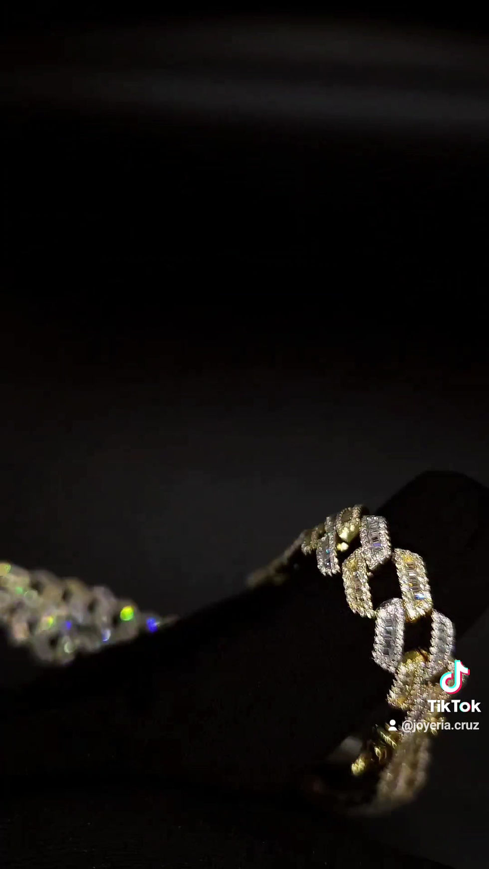 Thumbnail: Golden chain with inlaid zirconias