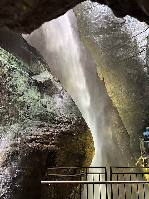 Grotta Cascata Varone