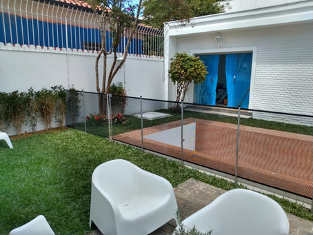 Instalação ao lado da grama