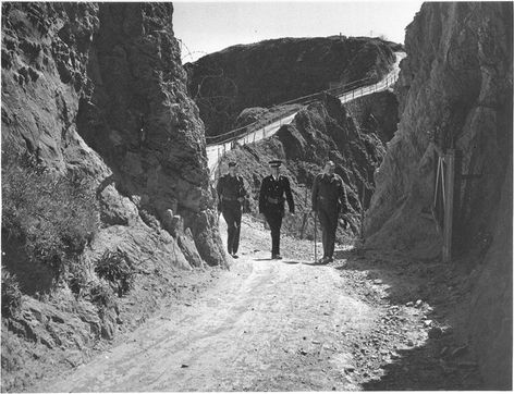 Soldiers on La Coupee