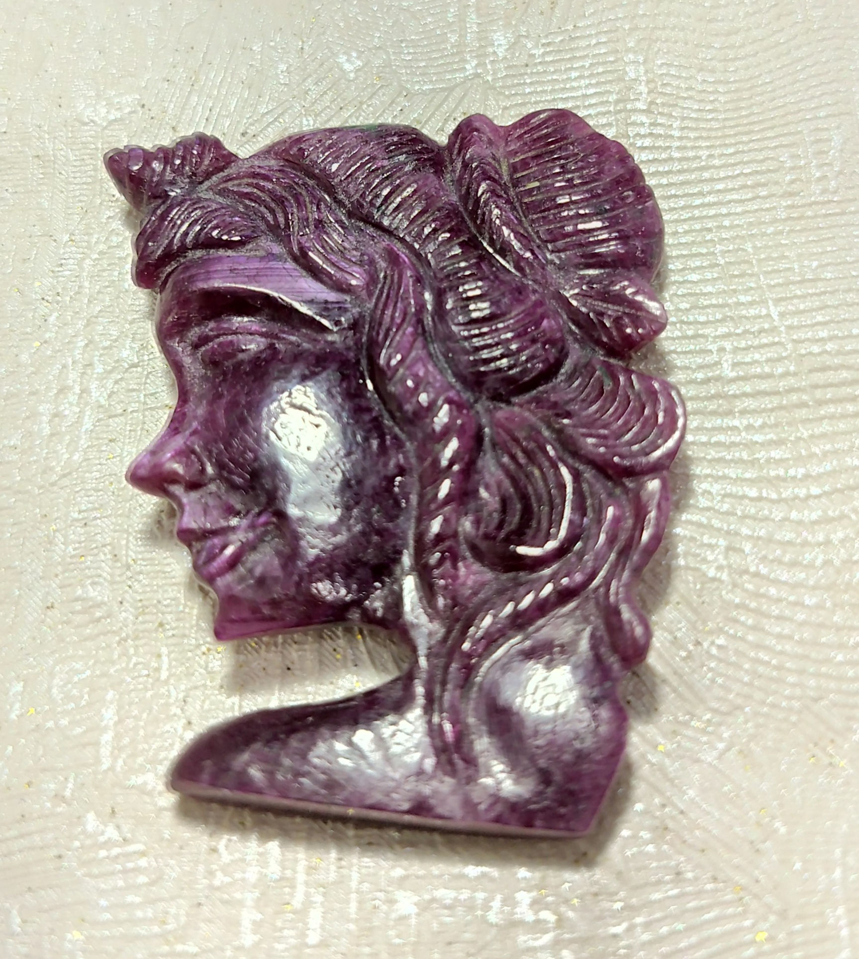 RUBY LADY FACE CARVING
