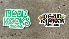 非売品ステッカーをプレゼント