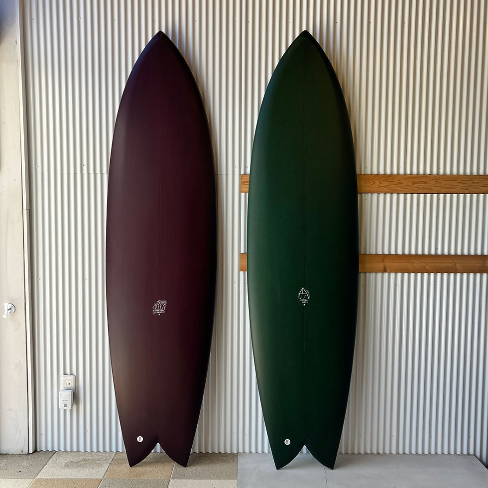 【新入荷】波を選ばない大人のミッドツインRiches Royal 6'8"Olive & Brownがストックボードに登場